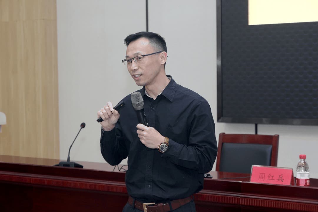 周红兵.jpg
